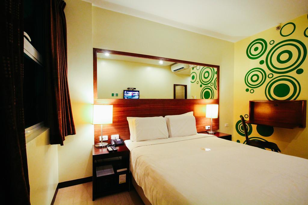 Go Hotels Bacolod Phòng bức ảnh